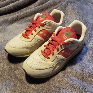 Saucony Shadow 6000"new York Cheese Cake" Sneakers  Size 11.5 Unisex